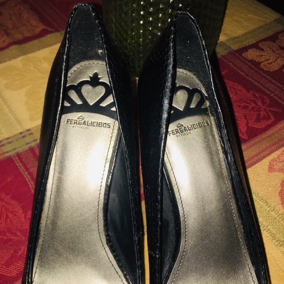 Fergalicious Fergie Black Snake Print Heels 10M - Picture 2 of 5